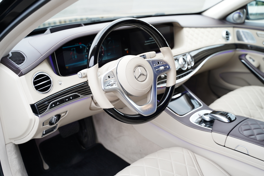 Mercedes-Maybach S 560 — светлый салон