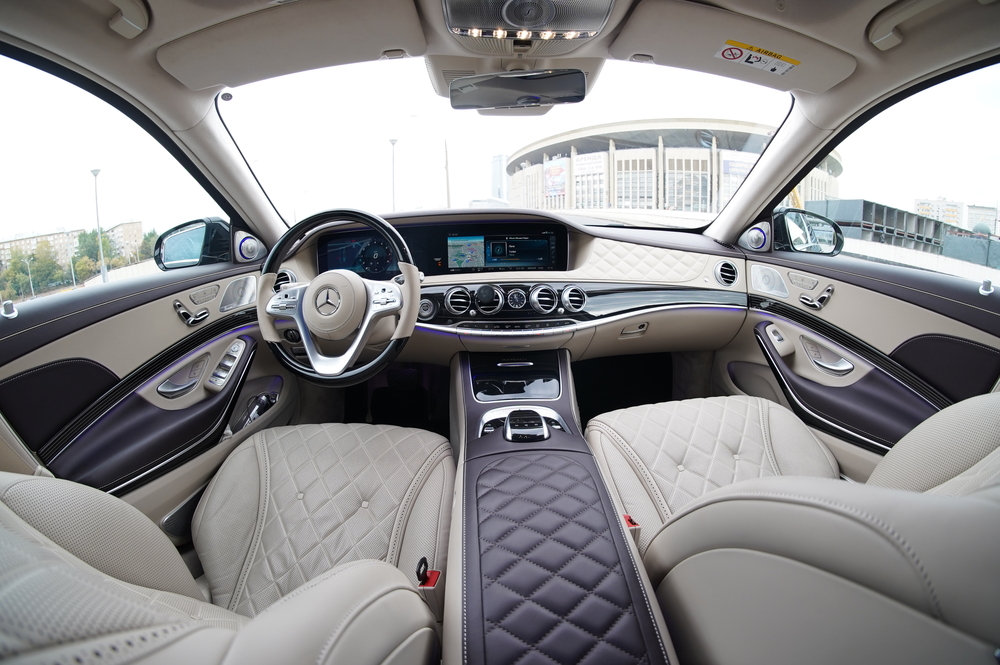 Mercedes-Maybach S 560 — панель и салон