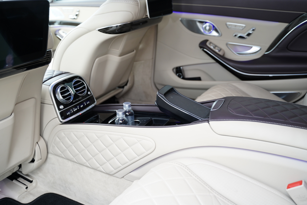 Mercedes-Maybach S 560 — детали заднего ряда