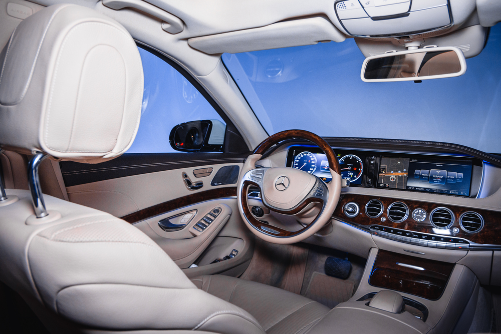 Mercedes-Benz S 560 W222 — передняя часть салона