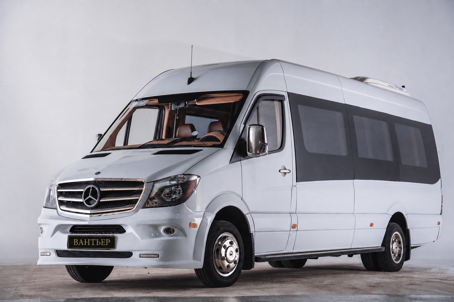 Mercedes-Benz Sprinter на 19 мест — вид сбоку