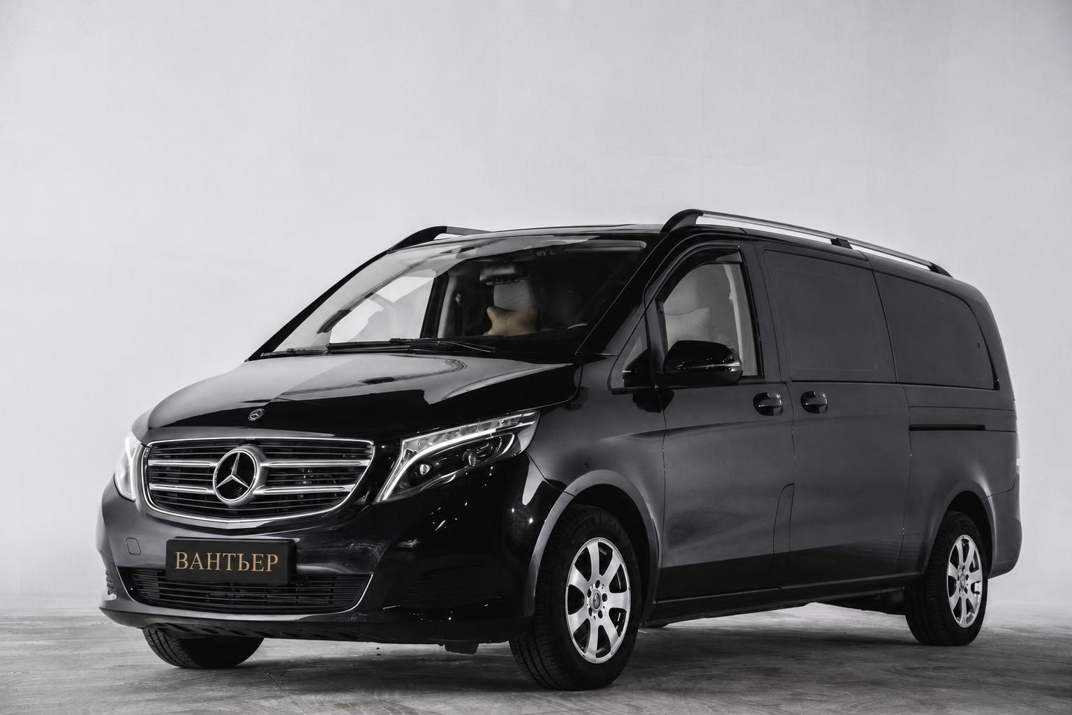 Mercedes-Benz V 200 d — вид спереди-сбоку