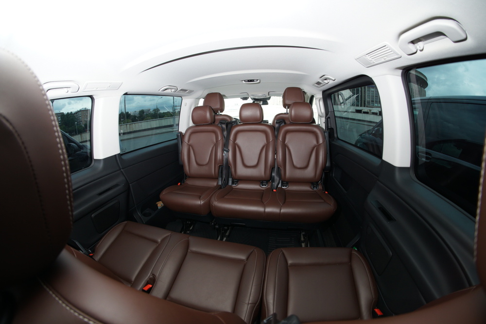 Mercedes-Benz V 250 d 4MATIC — пассажирский салон